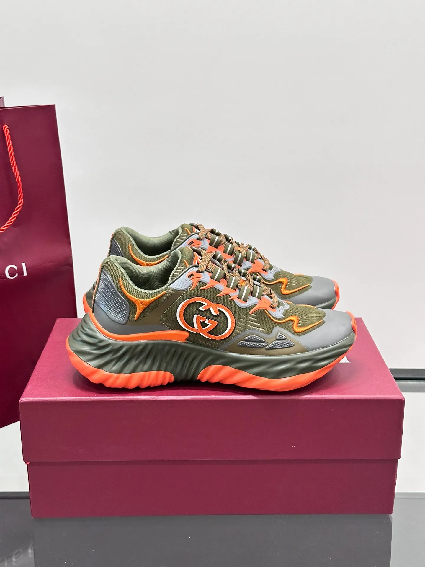 Men's Men's Shoes💰p760 "Gucc*" Ri Men's Men's Shoes💰p Men's Men's Shoes💰ple Series 2024ss👫Couple Style Casual Sports Shoes, buy the original and accurately reproduce it! Restore the quality of details, Gucci Ri men's shoes 💰p men's shoes 💰ple series sports shoes are made with innovative stitching technology to create a flowing texture like water. The leather design is paired with three-dimensional interlocking Double G leather patches and Gucci letter metal accessories, creating a free flowing texture of the entire shoe with a 3D effect. A classic and versatile piece that feels super comfortable on your feet! Male 39-44 Female 35-39